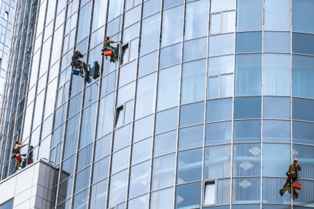 Facade Glass Cleaning