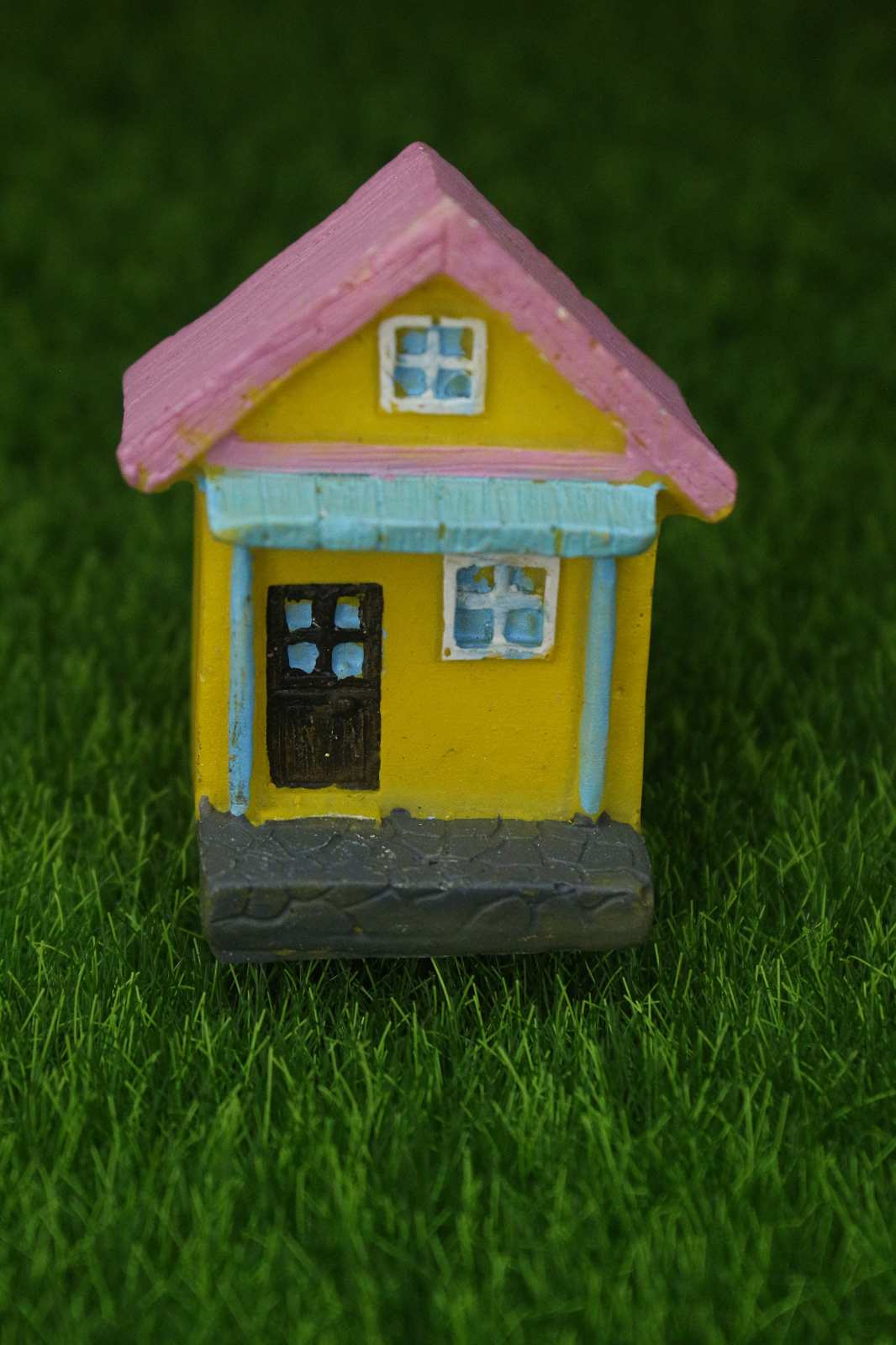 Resin Coloured House 6cm