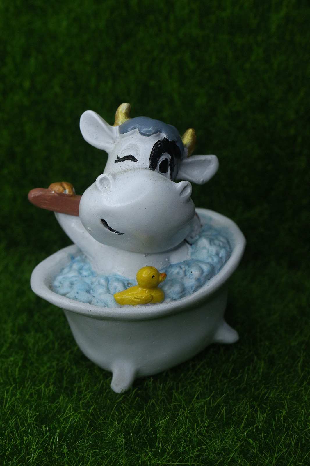 Bathing Cow 8cm